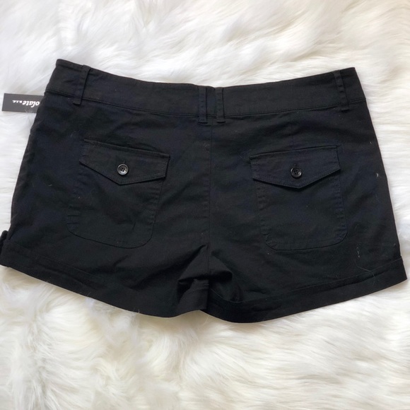 Black shorts Size Large - Picture 2 of 5